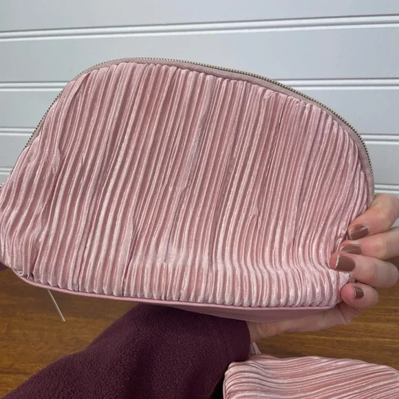 Ulta Beauty Pink Makeup Bags - Picture 7 of 11